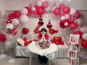 Rie Kitahara Instagram - ❤️👶🏻🚿❤️
夏ごろに、
大切な後輩たちにも
ベビーシャワーをやってもらっちゃいました🥹🫶🏻❣️

動画ぜーんぶ見せたいくらい
愛に溢れた空間で、、、
頑張ってたくさん準備してくれて
目隠しして部屋に連れて行ってくれて
めっちゃお祝いしてくれて
そのままお泊まりして
とにかく楽しい愛しい時間すぎて幸せすぎました‼️‼️‼️

やまだが胎動感じて泣いてました。ワラ

幸せな記録、ここに残させてください👶🏻💖

 #ベビーシャワー #babyshower