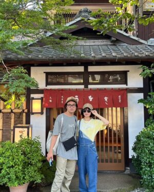 Rie Kitahara Instagram - いろいろ振り返ってたら
載せたい写真たくさん出てきちゃった！😂

こちらは夏の旅行の写真🍧

しーちゃんの地元に
大好きな人たちみーんなと行けた今年の夏☀️
楽しすぎたなあ
そのあと、しばらく西日本を大満喫しました
柳川に初めて行ったよ🍉

そして後輩🐏との
鳥取・島根旅行
念願のコナン三昧でした！！！！！！
最高だった~
日焼けしたくなさすぎてこんなです
 #名探偵コナン