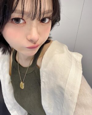 Rie Kitahara Instagram - 🦄💖💄🪽🫧
 #いむたんメイク
可愛すぎ~ｯ
憧れの鼻先ちゅるんになりました💖

YouTubeでメイクしてもらったょ🫶🏻
ぜひ動画でビフォアフご覧ください~！
@imutan_makeup 

カラコンはメイメ！ @meime.official 
@iamyukaf