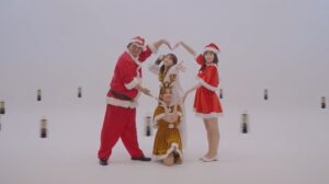 Riho Sayashi Instagram - 🎄🍙
　
露たちも皆さんと同じように季節を跨いでいく時間の流れ方がとても好きでした！
あと撮影後、心なしか自炊の手際が良くなった気がします🤔

めんつゆひとり飯、2シーズンに渡ってゆるっと楽しんでくださりありがとうございました！