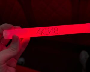 Riho Sayashi Instagram - 本日から開幕した、
AKB48 @akb48 劇場新公演『ここからだ』

アンコール1曲目『緞帳を上げてくれ！』
振付を担当しました^ ^

歴史あるグループの新世代を担うメンバーの皆さんに
個人的に共感できる部分もあり、
その挑みにいく姿勢を力強くダンサブルに形にしました。
AKBさんらしさと新しさのバランスを感じて頂けたら。

ゲネプロで拝見したパフォーマンスも
まさに勇ましく輝いていて、
今後沢山の方に見て頂けることが楽しみです^ ^

素敵な機会をありがとうございます。

そして新公演開幕おめでとうございます！