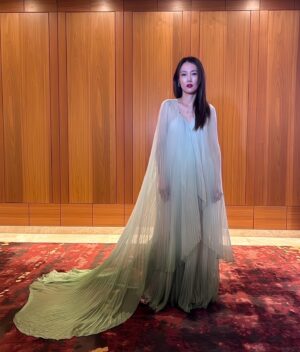 Rinko Kikuchi Instagram - The look from The 37th Tokyo International Film Festival Opening Ceremony on Oct 28th

@gucci 

@babymixbaby 
#katsuyoshihayashi
@ryotanakamu 

#TIFFJP
#東京国際映画祭
#東京国際映画祭レッドカーペット 
#gucci