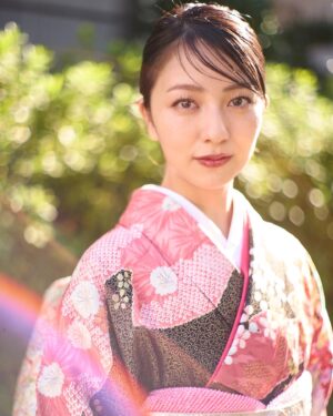 Riria Kojima Instagram - 🐍🌅

あけましておめでとうです
~2025~

光も影も愛していけるよう
丁寧に生きたいと思います、

どうか皆さま健やかに~🙏🏻☺️

♡ @rieaoyama.hm 
📷 @abe_yusuke
