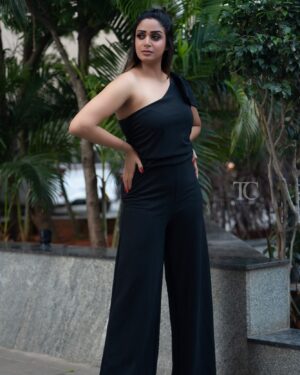 Riya Vishwanathan Instagram - 06.01.2025 🥰 yaaaah, it’s my birthday 🤩 

First post of 2025 ❤️ 
.
.
.
Camera and editing @teamcreators 
Mua @jeevithamakeupartistry 
.
.
.
#birthdaypost #blessings #photoshoot #gratitude 
#riyavishwanathan