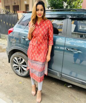 Riya Vishwanathan Instagram - Diwali series ❤️
#pappu 🤩❤️
.
.
.
#post #newpost #picoftheday 
#kurthi #love #gratitude 
#diwalivibes #diwali 
#riyavishwanathan