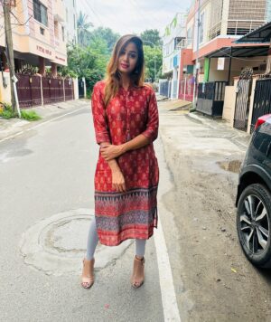 Riya Vishwanathan Instagram - Diwali series ❤️
#pappu 🤩❤️
.
.
.
#post #newpost #picoftheday 
#kurthi #love #gratitude 
#diwalivibes #diwali 
#riyavishwanathan