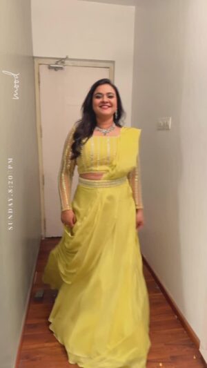 Rohini Reddy Instagram - Don’t curse the darkness ,light a candle 🌟🌟🌟🌟🌟

Outfit  @mounikas_couture 🫰🏻💞

Jewellery @she_needs_nx 🫰🏻💕

#rowdyrohini #rohini #wildcardentry #biggbosseason8 #telugubiggboss #starmaa #comedyqueen👑 #entertainer #