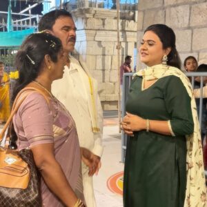 Rohini Reddy Instagram - “The memories we make with our family is everything.” 

I love you 🥰 my fam ….

My outfit @twilight_designers ❤️

Swipe left 🤩

#mom #dad #sister #rohini #family #spirituality #temple #trip #biggboss #biggbossrohini