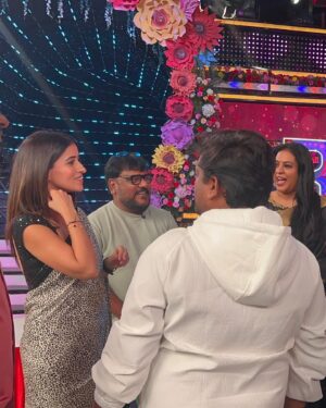 Rohini Reddy Instagram - MAZAKA moments at the Bigg Boss Season 8 Reunion! Thank you, Maa TV, for the love and the platform to let us shine 🖤✨🪩🤍 P.S- @actressrohini @tastyteja loved grooving with you both 🙈🥰💃 #Grateful #MAZAKAFamily #Promotions
