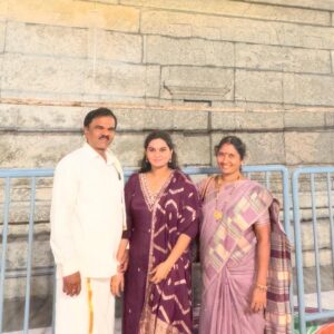 Rohini Reddy Instagram - “The memories we make with our family is everything.” 

I love you 🥰 my fam ….

My outfit @twilight_designers ❤️

Swipe left 🤩

#mom #dad #sister #rohini #family #spirituality #temple #trip #biggboss #biggbossrohini