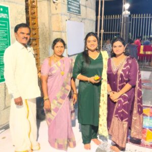 Rohini Reddy Instagram - “The memories we make with our family is everything.” 

I love you 🥰 my fam ….

My outfit @twilight_designers ❤️

Swipe left 🤩

#mom #dad #sister #rohini #family #spirituality #temple #trip #biggboss #biggbossrohini