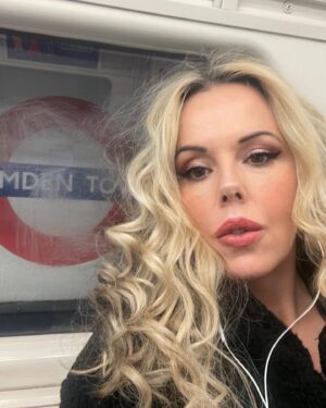 Roisin Conaty Instagram - Some bitznbobs with pals