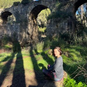 Roko Instagram - No tengo miedo de buscarme en el silencio, porque es justo el sitio donde encuentro mi mejor versión. El campo me pone en mi sitio y me recuerda lo que soy. Tengan un buen domingo 🌱
