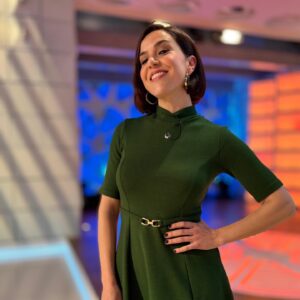 Roko Instagram - Visita exprés a @latarde_rtva @canalsurradiotv 🍀
Estilismo: @mara.estilismo 
👗 @zara 
MakeUp: @valemaquillarte 
Pelu: @albertaido 
📸  @yosoyvivylin 
#tupidealuniversoyseteconcedera 
#volveralorigen