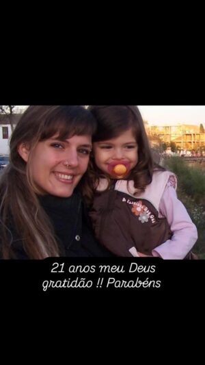 Romana Instagram - Há 21 anos atrás nasceu o meu primeiro amor. Com o teu nascimento, nasci também eu como mãe, uma nova mulher, com uma nova forma de olhar o mundo. Tanta coisa nasceu em mim, depois de tu teres nascido!! Não tenho palavras para exprimir tanto e tudo o que sinto,mas sou grata todos os dias pelo núcleo de amor que tenho á minha volta 🙏 Parabéns minha doce e linda bailarina, que continues a dançar com essa Luz tão leve e cheia de amor 🥰@isiszarcos