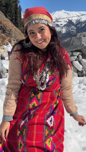 Roopal Tyagi Instagram - Always wanted to do this.. 🥰 🏔️🥳

#bumbro #snow #pahadi