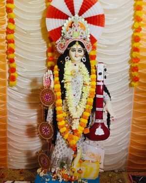 Rooqma Ray Instagram - Happy Saraswati puja 💛

#saraswati #saraswatipujo #rooqmaray #saree #indianlook