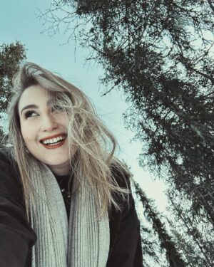 Rosa Linn Instagram - Four unforgettable days in the breathtaking cold of Norway! ❄️ A huge thank you to @vianney and his amazing team for turning this chilly adventure into the warmest experience 🤍