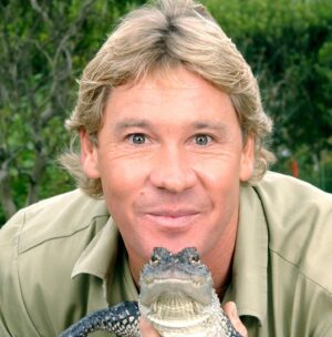 Rosalie Vaillancourt Instagram - Steve Irwin à la chasse aux bonbons #halloween #steveirwin #crocodile #merefille