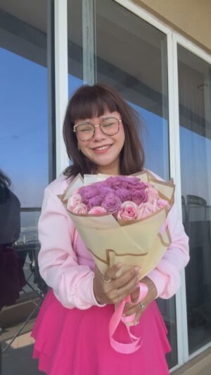 Rowhi Rai Instagram - Happy rose Day 🌹
Thank you for making this beautiful bouquet and I love the color combo @kaptainching ❤️