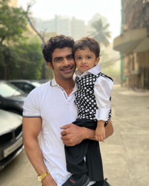 Ruchi Savarn Instagram - Happy birthday my sunshine @ankittmohan ❤️❤️❤️
Tu hai toh main hun❤️
