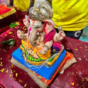 Ruchi Savarn Instagram - Ghar , Pariwar or Bappa 2023 ❤️

PUDCHYA VARSHI LAVKAR YAA..

#ganpatibappamorya #ganeshchaturthi #blessed #grateful #family #harharmahadev