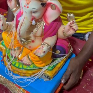 Ruchi Savarn Instagram - Ghar , Pariwar or Bappa 2023 ❤️

PUDCHYA VARSHI LAVKAR YAA..

#ganpatibappamorya #ganeshchaturthi #blessed #grateful #family #harharmahadev