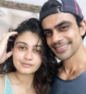 Ruchi Savarn Instagram - HAPPY NINE-NIVERSARY Ruan chi AAI @ruchisavarn 😇☺️🙏❤️🙌💫

#9years #bond #family #anniversary