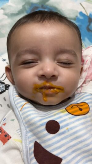 Ruchi Savarn Instagram - So you like mango? Mango lovers raise their hands!! Ruan surely loves them!! Also people in comments section wondering why is he having mangoes so soon.. his paediatrician adviced! Every child is different.. he loves them and digests them well! He digests solids better than milk.. every child is different and so are their needs!