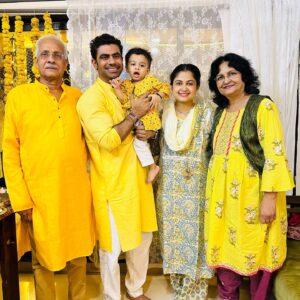 Ruchi Savarn Instagram - Ghar , Pariwar or Bappa 2023 ❤️

PUDCHYA VARSHI LAVKAR YAA..

#ganpatibappamorya #ganeshchaturthi #blessed #grateful #family #harharmahadev