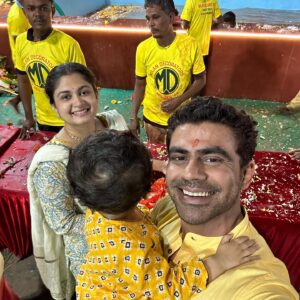 Ruchi Savarn Instagram - Ghar , Pariwar or Bappa 2023 ❤️

PUDCHYA VARSHI LAVKAR YAA..

#ganpatibappamorya #ganeshchaturthi #blessed #grateful #family #harharmahadev