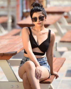 Ruchira Jadhav Instagram - Well that’s Me.. not just wearing BLACK ♠️ Owning it, living it & breathing it…!!

#RuchiraInBLACK #RJinBlack

Different shades of Black..
#ruchirasays which one did you like the most..