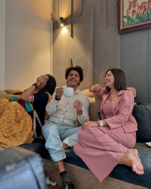 Ruchira Jadhav Instagram - Onscreen We might seem to be a Cocktail, But Offscreen We are MITWAS ❤️

#TuHiReMazaMitwa