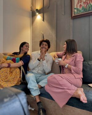 Ruchira Jadhav Instagram - Onscreen We might seem to be a Cocktail, But Offscreen We are MITWAS ❤️

#TuHiReMazaMitwa