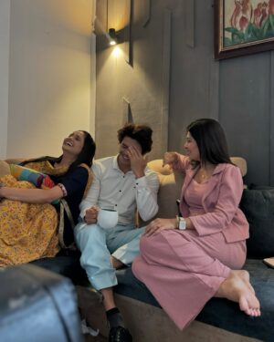 Ruchira Jadhav Instagram - Onscreen We might seem to be a Cocktail, But Offscreen We are MITWAS ❤️

#TuHiReMazaMitwa