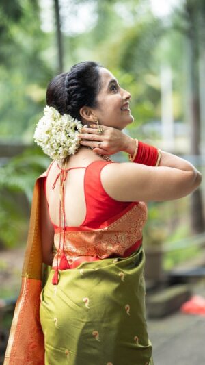 Rujuta Deshmukh Instagram - @star_pravah गणेशोत्सव २०२४

Captured: @aartilokhandeofficial
Saree : @tanishqpaithani
Jewellery: @kalakari_2020
Hair : @supriya____tambe

#saree #gajra 

[ Actor Saree Marathi Reel ]