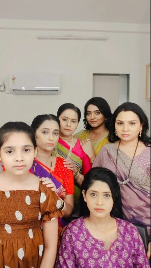 Rujuta Deshmukh Instagram - Female squad of Lagna Nater Hoilach Prem 

#lagnanantarhoilachprem #starpravah #star #newshow