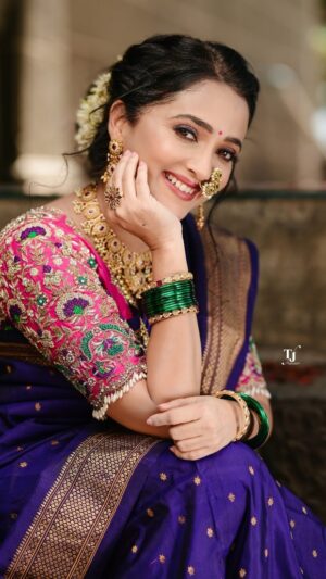 Rujuta Deshmukh Instagram - No Caption❤️

Makeup: @youbyaboli
Jewellery: @jizajewellerystudio
📸 : @tejas_jagtap_photography_

#instagram #reelsinstagram #reelitfeelit #reelkarofeelkaro