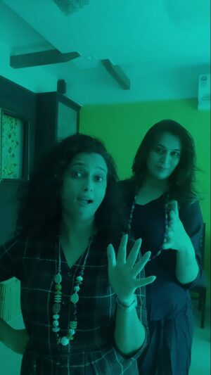 Rujuta Deshmukh Instagram - दिवाळीची आवरा आवर केल्यानंतर आम्ही दोघी.....😄😄
Diwali Dhamaka

#reelkarofeelkaro

( Friends Madness Reels Actors )