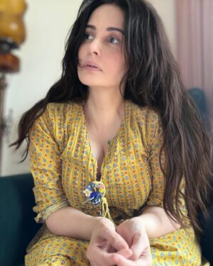 Rukhsar Instagram - I am your Yellow🌙💫✨
And all the colours of rainbow.
.
.
.
.
#crazyhairday #yellow