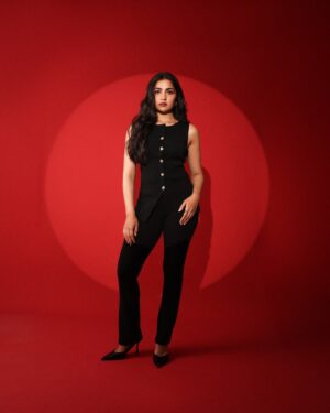 Rukmini Vasanth Instagram - ❤️‍🔥🌹❤️‍🔥🌹

Photographer @pranav.foto 
Assisted by @varmaa.28 
Stylist @poojakaranam 
Assisted by @niha__varma 
Makeup and hair by @mehrasilky