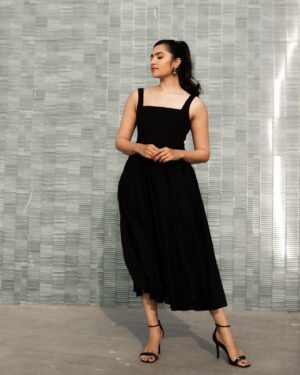 Rukmini Vasanth Instagram - 🖤☕️
Photographer @vasukikarkone 
MUA @makeupbyabhilasha 
Hairstylist @subu_rao_hair_mkp