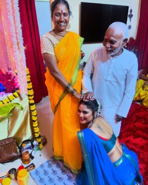 Ruks Khandagale Instagram - Mom dad 🧿