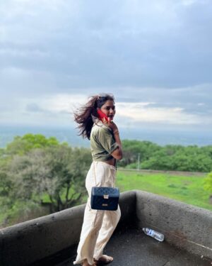Ruks Khandagale Instagram - सगळेच धडे पुस्तकात मिळत नाहीत असंख्य धडे तर
आयुष्यच शिकवत असत #realrukskhandagale❤️❤️ #ruks #instagram #nature #instadaily #likesforlike #chinchpurijade #chandbiwikamahal #lovemyself #ilovemyfollowers #happy @real_ruks_khandagale @ruks_khandagale_backup_id @realrukskhandagale_