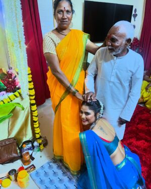 Ruks Khandagale Instagram - Mom dad 🧿