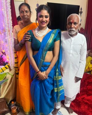 Ruks Khandagale Instagram - Mom dad 🧿