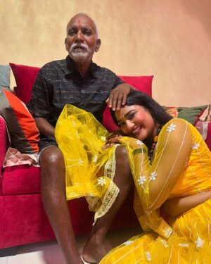 Ruks Khandagale Instagram - Mom dad 🧿