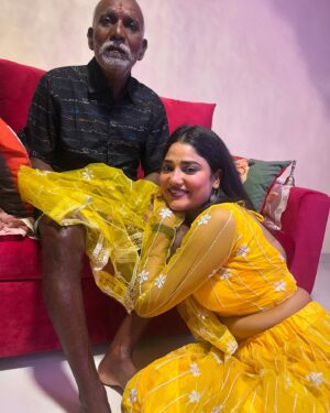 Ruks Khandagale Instagram - Mom dad 🧿