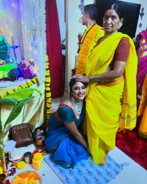 Ruks Khandagale Instagram - Mom dad 🧿