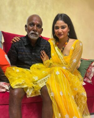 Ruks Khandagale Instagram - Mom dad 🧿